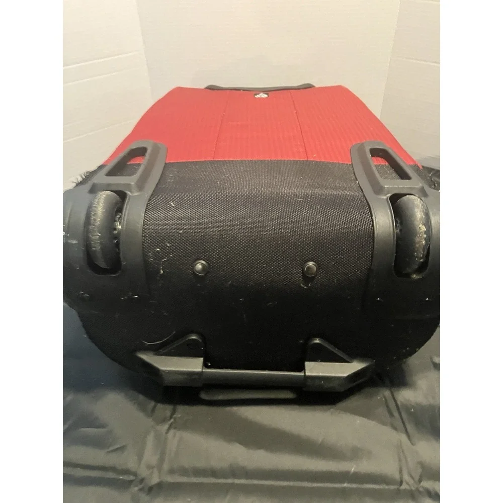 NWOT Columbia Pack and Go Travel Rolling Upright Suitcase RED Active Lifestyle